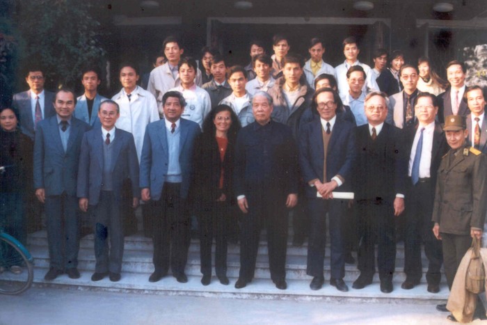 Tổng bí thư Đỗ Mười và đồng chí Phạm Thế Duyệt đến thăm trường 1995.